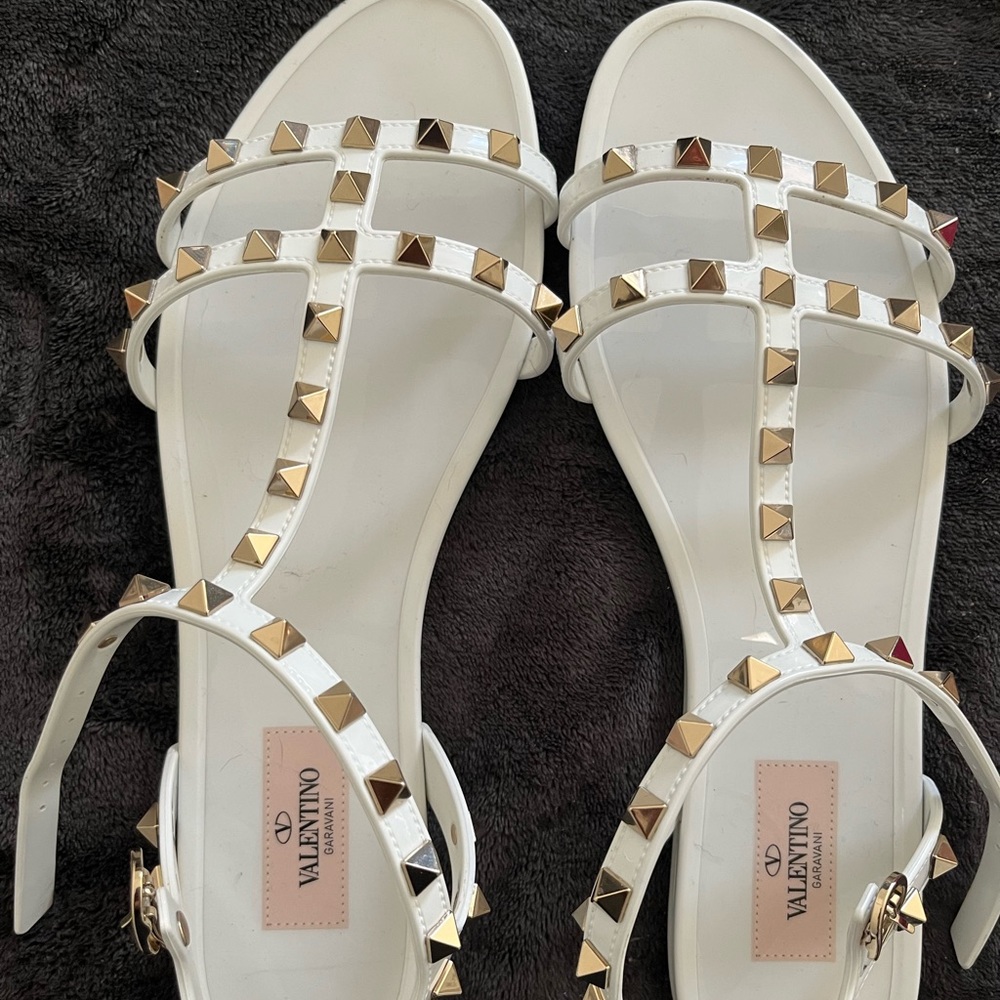 Beautiful Valentino sandals for sale!